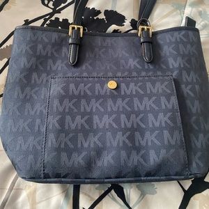 Medium tote